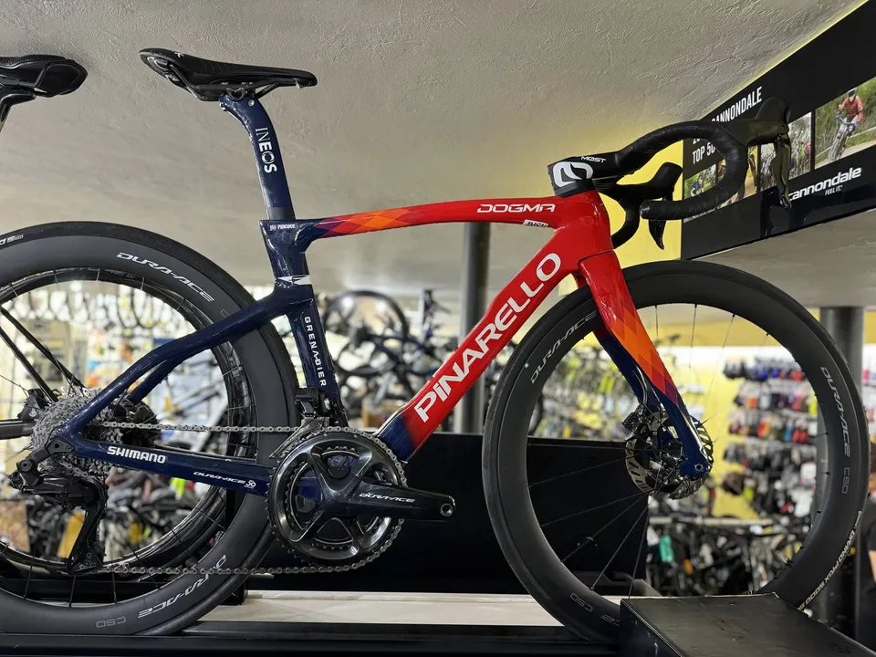 Pinarello Tom Pidcock's Team Ineos Pinarello Dogma F Dura-Ace Di2