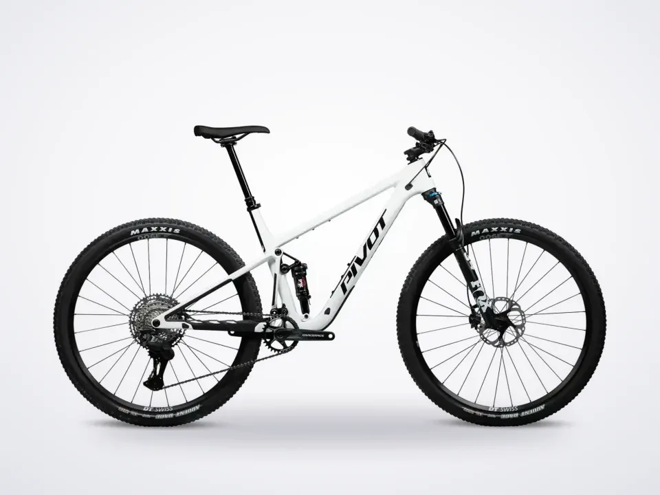 Pivot Mach 4 SL Expert XT Di2 White Avalanche